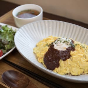 沖縄県那覇市｢Organic cafe/楽ロビkitchen.｣(ラクロビキッチン) /とろとろ湯葉たっぷりベジオムライス 